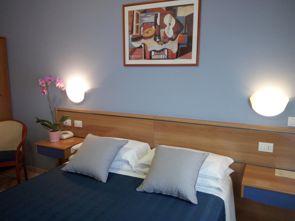 Hotel San Lorenzo Pegognaga Oda fotoğraf